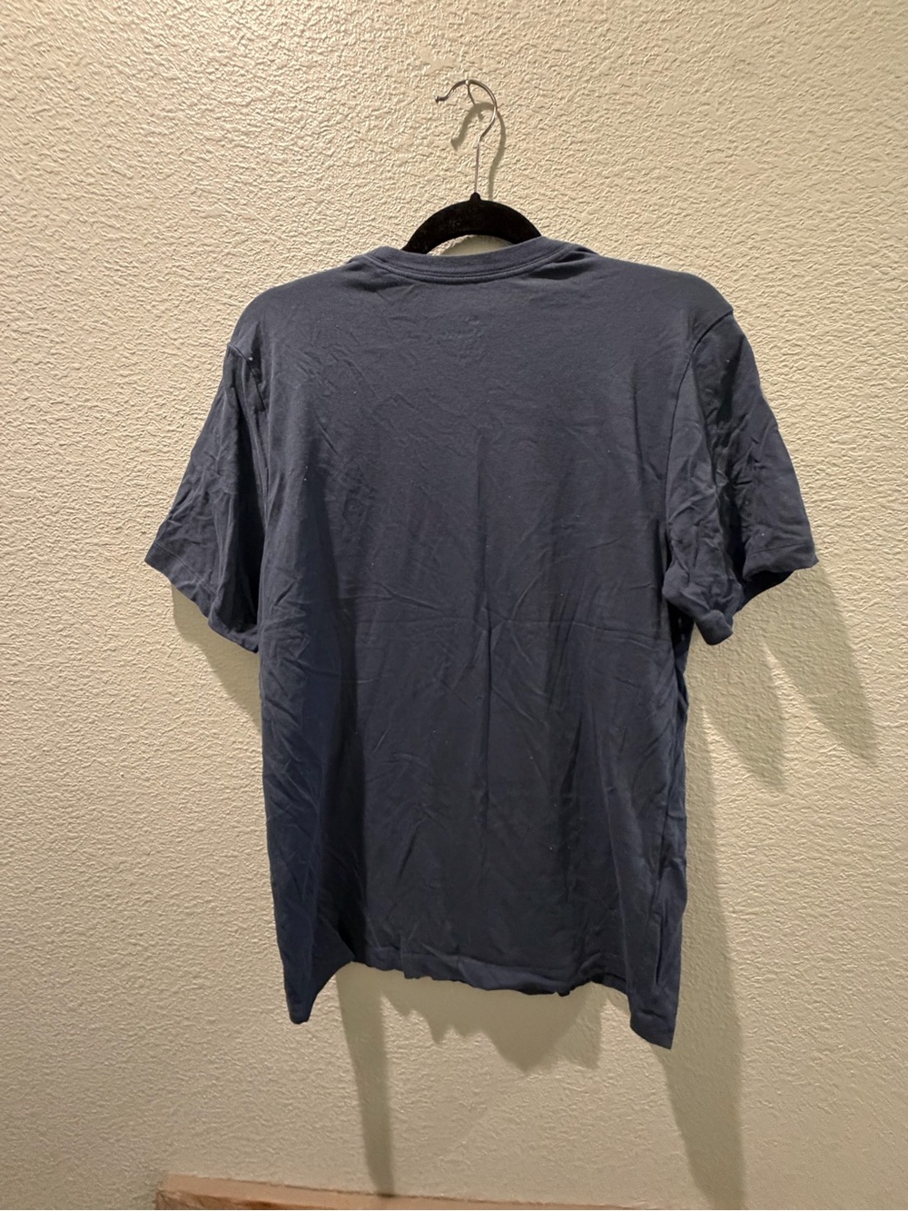 Nike Men's Navy Graphic Logo T-Shirt - Picture 2 of 3